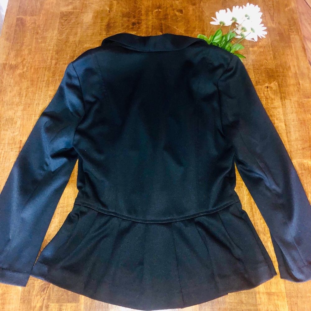 ✨2/$12 Beautiful Black blazer - Picture 4 of 5